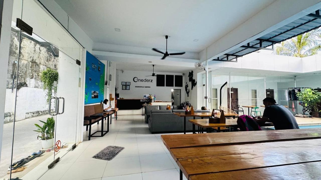 Onederz Shv Golden Lion Hostel Sihanoukville Exterior foto